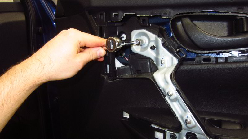 Nissan-Qashqai-Rogue-Sport-Door-Panel-Removal-Guide-013