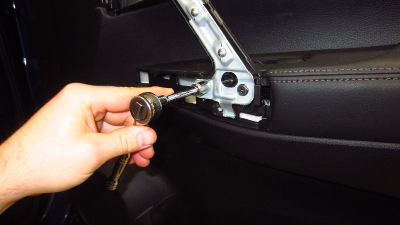 Nissan-Qashqai-Rogue-Sport-Door-Panel-Removal-Guide-015