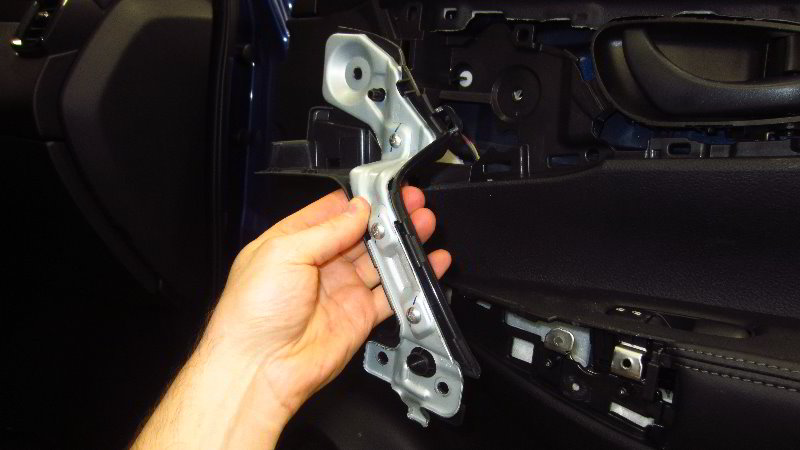 Nissan-Qashqai-Rogue-Sport-Door-Panel-Removal-Guide-018