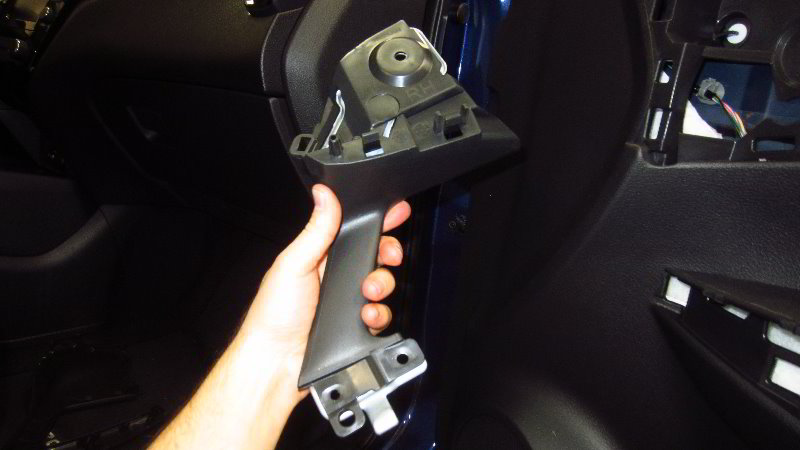 Nissan-Qashqai-Rogue-Sport-Door-Panel-Removal-Guide-019