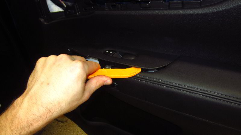 Nissan-Qashqai-Rogue-Sport-Door-Panel-Removal-Guide-021