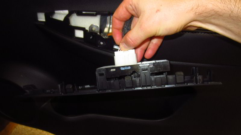 Nissan-Qashqai-Rogue-Sport-Door-Panel-Removal-Guide-025