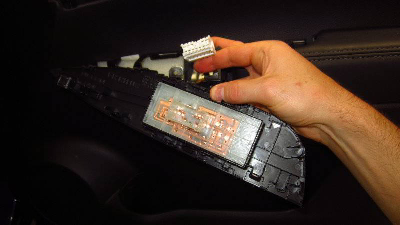 Nissan-Qashqai-Rogue-Sport-Door-Panel-Removal-Guide-026