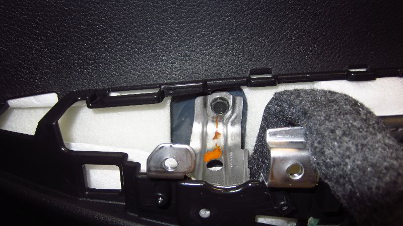 Nissan-Qashqai-Rogue-Sport-Door-Panel-Removal-Guide-027