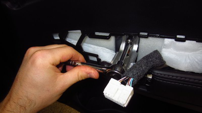 Nissan-Qashqai-Rogue-Sport-Door-Panel-Removal-Guide-028