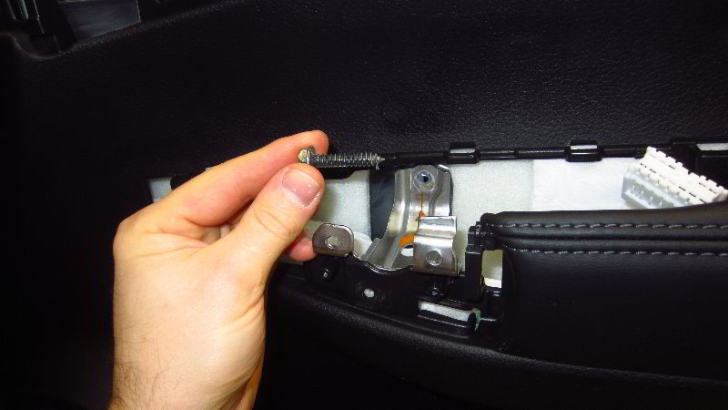 Nissan-Qashqai-Rogue-Sport-Door-Panel-Removal-Guide-029