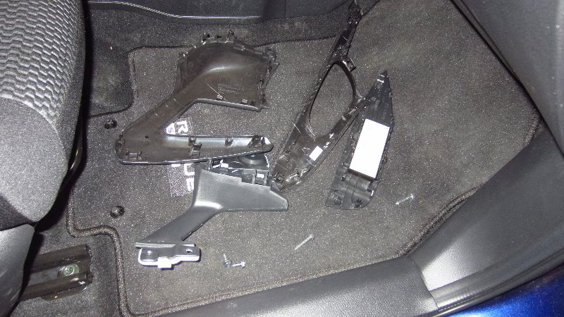 Nissan-Qashqai-Rogue-Sport-Door-Panel-Removal-Guide-030