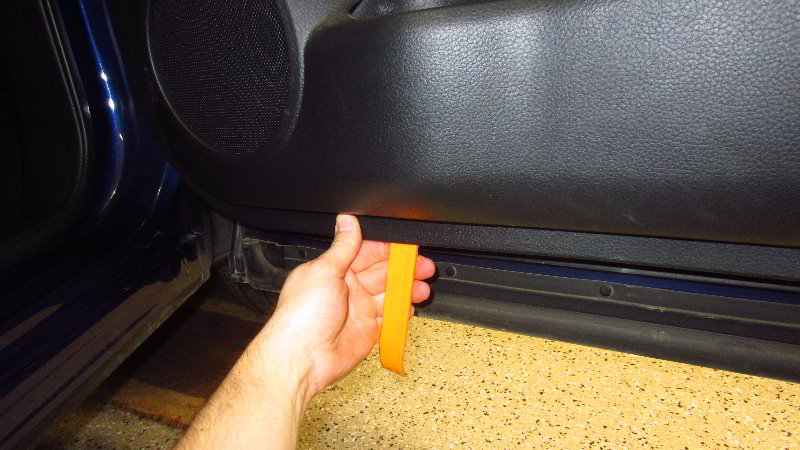 Nissan-Qashqai-Rogue-Sport-Door-Panel-Removal-Guide-031