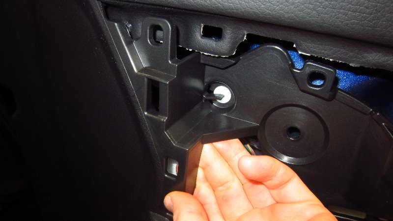 Nissan-Qashqai-Rogue-Sport-Door-Panel-Removal-Guide-034