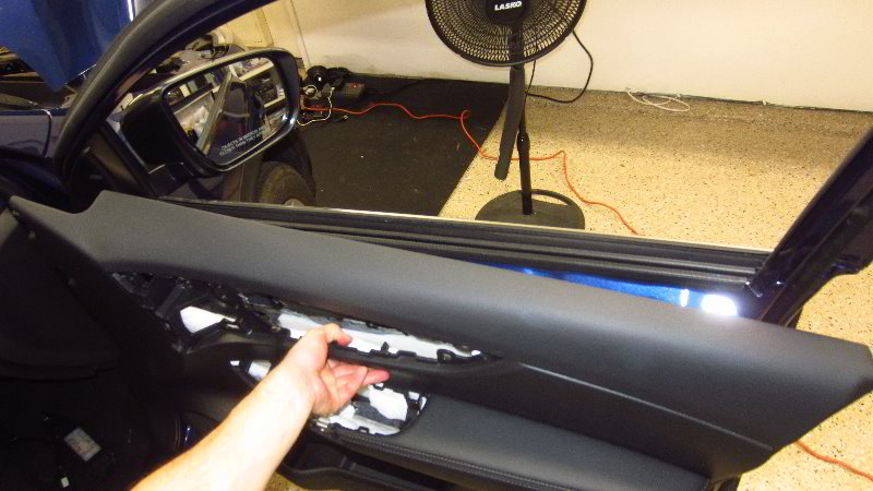 Nissan-Qashqai-Rogue-Sport-Door-Panel-Removal-Guide-035