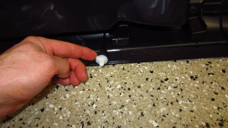 Nissan-Qashqai-Rogue-Sport-Door-Panel-Removal-Guide-039