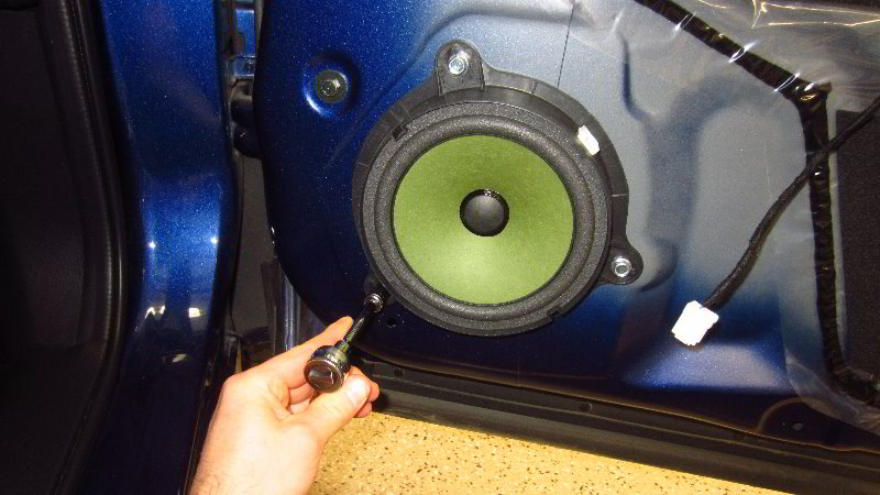 Nissan-Qashqai-Rogue-Sport-Door-Panel-Removal-Guide-041