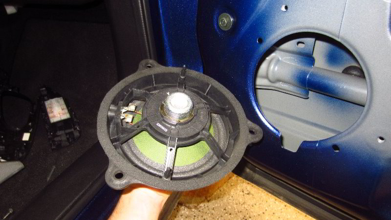 Nissan-Qashqai-Rogue-Sport-Door-Panel-Removal-Guide-043