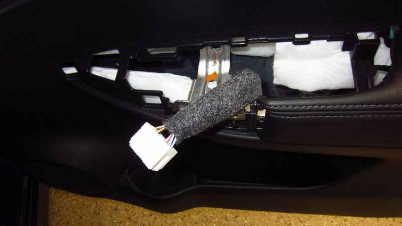 Nissan-Qashqai-Rogue-Sport-Door-Panel-Removal-Guide-044