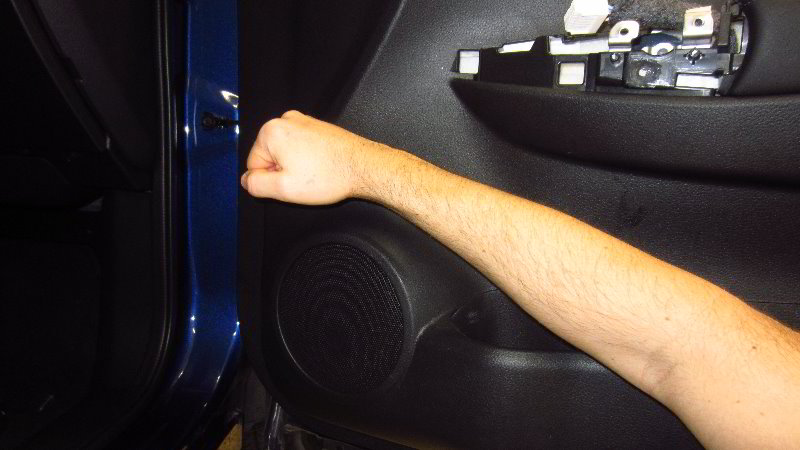 Nissan-Qashqai-Rogue-Sport-Door-Panel-Removal-Guide-047
