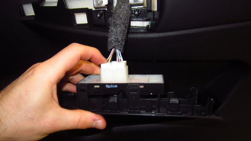 Nissan-Qashqai-Rogue-Sport-Door-Panel-Removal-Guide-050