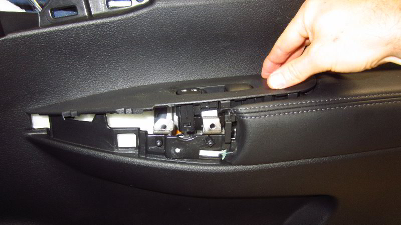 Nissan-Qashqai-Rogue-Sport-Door-Panel-Removal-Guide-052