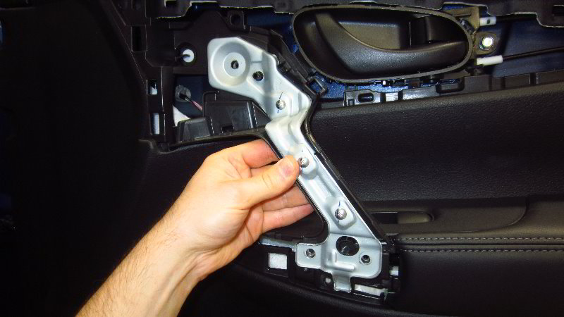 Nissan-Qashqai-Rogue-Sport-Door-Panel-Removal-Guide-053