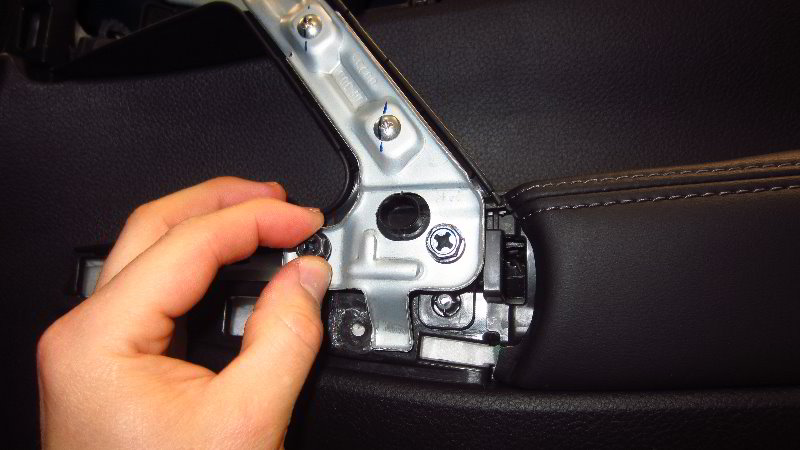 Nissan-Qashqai-Rogue-Sport-Door-Panel-Removal-Guide-054