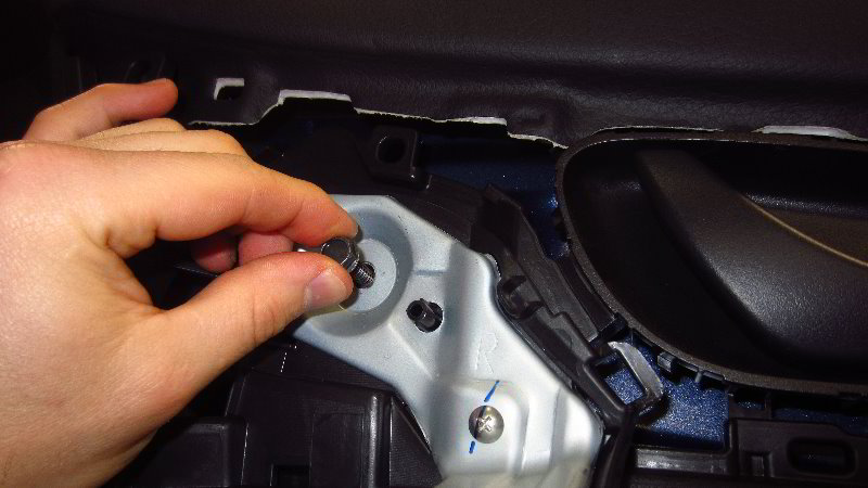 Nissan-Qashqai-Rogue-Sport-Door-Panel-Removal-Guide-055