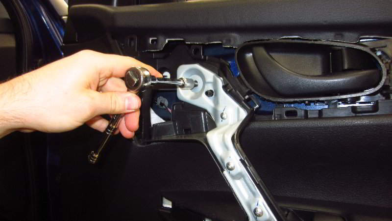 Nissan-Qashqai-Rogue-Sport-Door-Panel-Removal-Guide-056