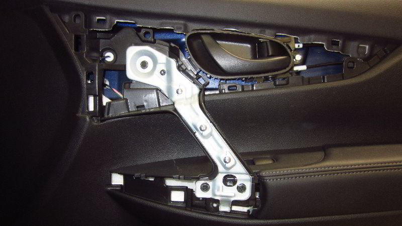 Nissan-Qashqai-Rogue-Sport-Door-Panel-Removal-Guide-057