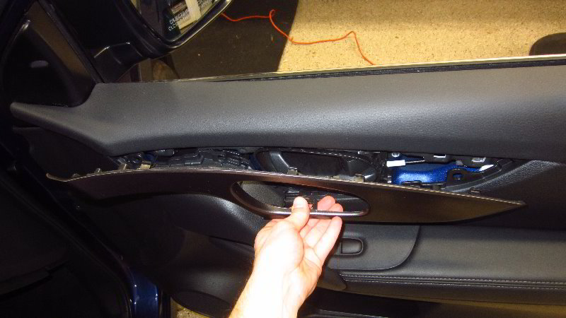 Nissan-Qashqai-Rogue-Sport-Door-Panel-Removal-Guide-060