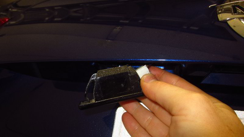 Nissan-Qashqai-Rogue-Sport-License-Plate-Light-Bulbs-Replacement-Guide-014