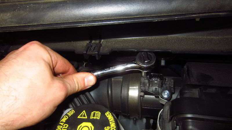 Nissan-Qashqai-Rogue-Sport-Mass-Air-Flow-Sensor-Replacement-Guide-007