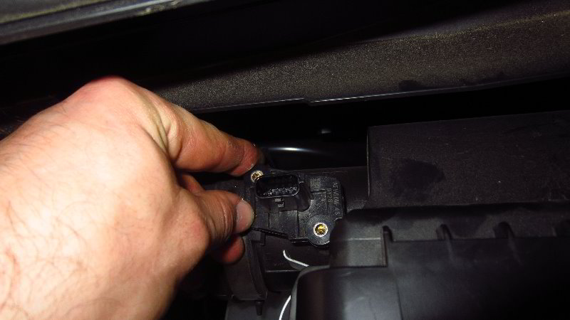 Nissan-Qashqai-Rogue-Sport-Mass-Air-Flow-Sensor-Replacement-Guide-017