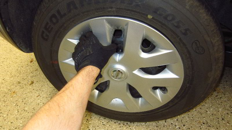Nissan-Qashqai-Rogue-Sport-Rear-Brake-Pads-Replacement-Guide-002