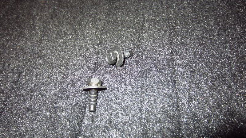 Nissan-Qashqai-Rogue-Sport-Rear-Turn-Signal-Light-Bulbs-Replacement-Guide-006