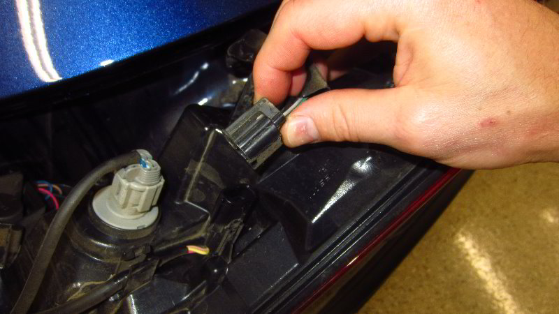 Nissan-Qashqai-Rogue-Sport-Rear-Turn-Signal-Light-Bulbs-Replacement-Guide-010