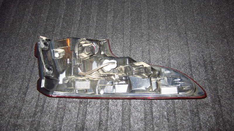 Nissan-Qashqai-Rogue-Sport-Rear-Turn-Signal-Light-Bulbs-Replacement-Guide-011