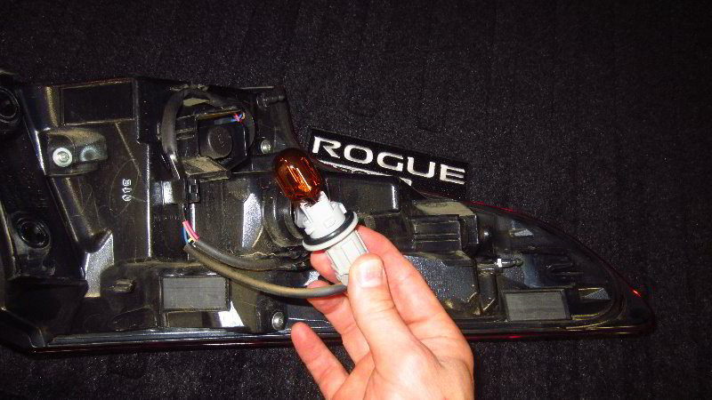 Nissan-Qashqai-Rogue-Sport-Rear-Turn-Signal-Light-Bulbs-Replacement-Guide-013
