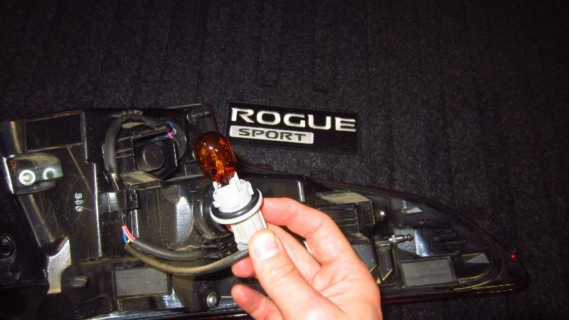 Nissan-Qashqai-Rogue-Sport-Rear-Turn-Signal-Light-Bulbs-Replacement-Guide-014