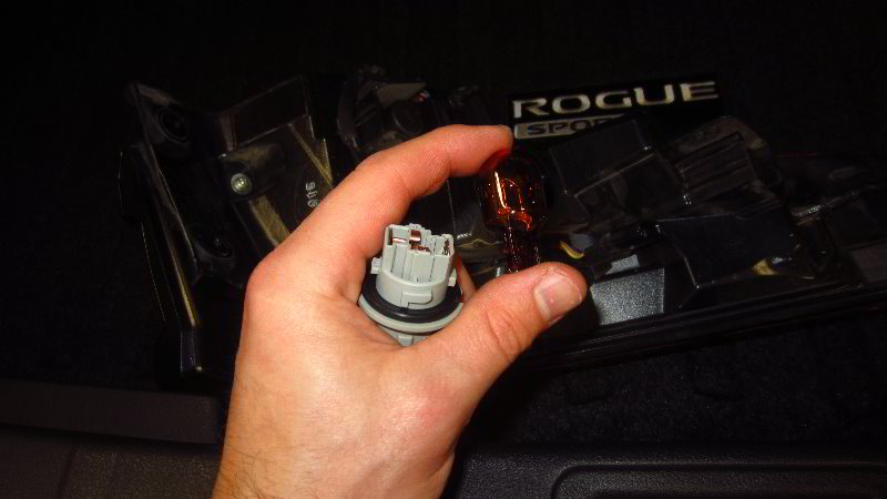 Nissan-Qashqai-Rogue-Sport-Rear-Turn-Signal-Light-Bulbs-Replacement-Guide-015