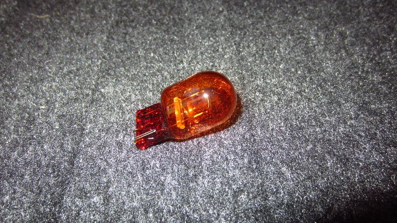Nissan-Qashqai-Rogue-Sport-Rear-Turn-Signal-Light-Bulbs-Replacement-Guide-016