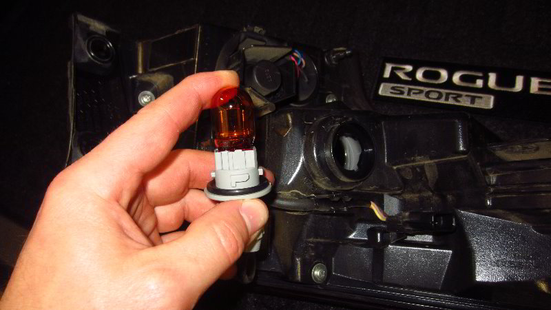 Nissan-Qashqai-Rogue-Sport-Rear-Turn-Signal-Light-Bulbs-Replacement-Guide-017