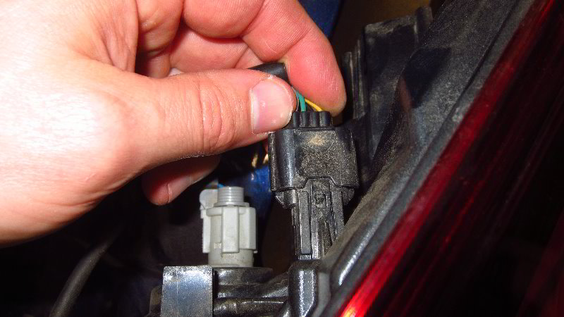 Nissan-Qashqai-Rogue-Sport-Rear-Turn-Signal-Light-Bulbs-Replacement-Guide-019