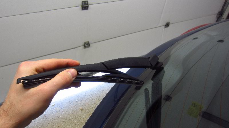 Nissan-Qashqai-Rogue-Sport-Rear-Wiper-Blade-Replacement-Guide-003