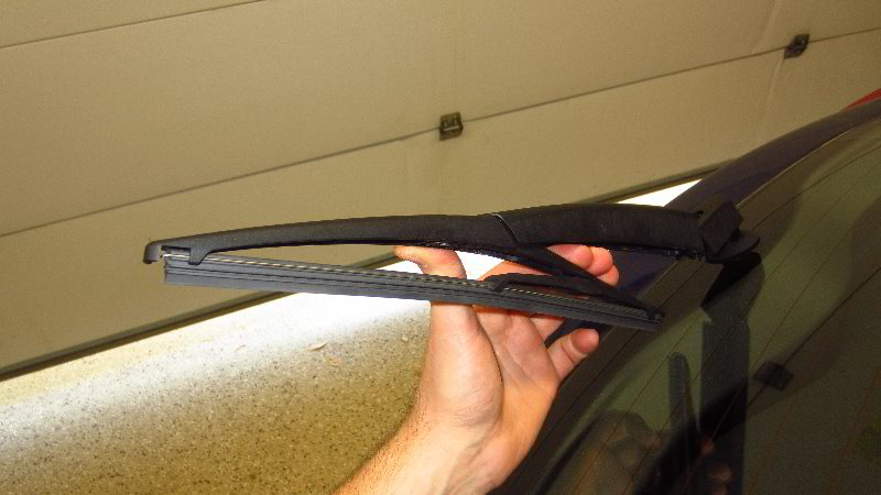 Nissan-Qashqai-Rogue-Sport-Rear-Wiper-Blade-Replacement-Guide-004