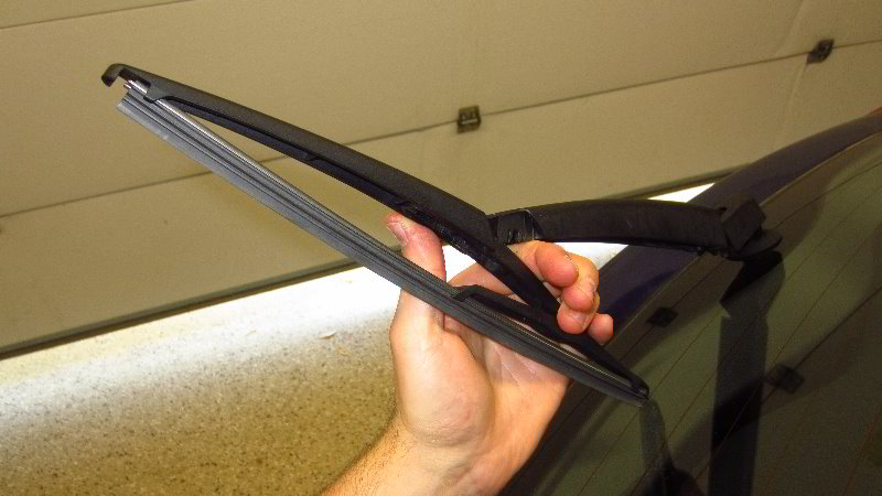 Nissan-Qashqai-Rogue-Sport-Rear-Wiper-Blade-Replacement-Guide-005