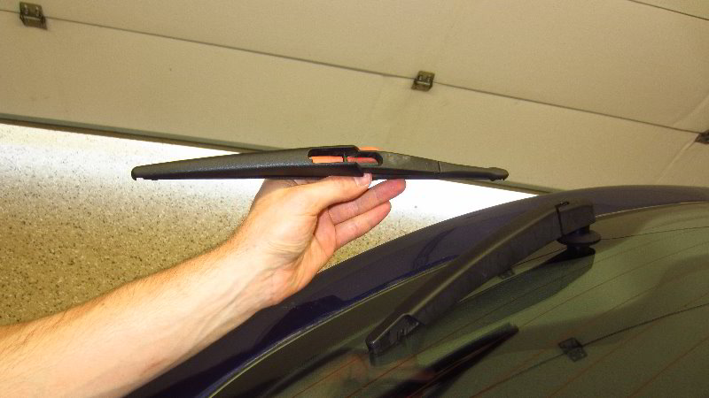 Nissan-Qashqai-Rogue-Sport-Rear-Wiper-Blade-Replacement-Guide-006