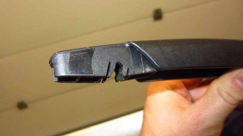 Nissan-Qashqai-Rogue-Sport-Rear-Wiper-Blade-Replacement-Guide-007