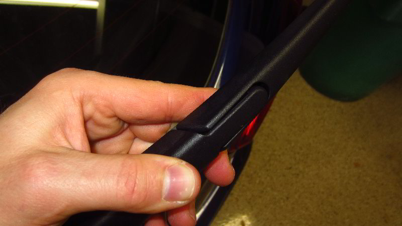 Nissan-Qashqai-Rogue-Sport-Rear-Wiper-Blade-Replacement-Guide-011