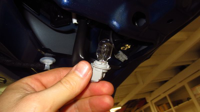 Nissan-Qashqai-Rogue-Sport-Reverse-Light-Bulbs-Replacement-Guide-024