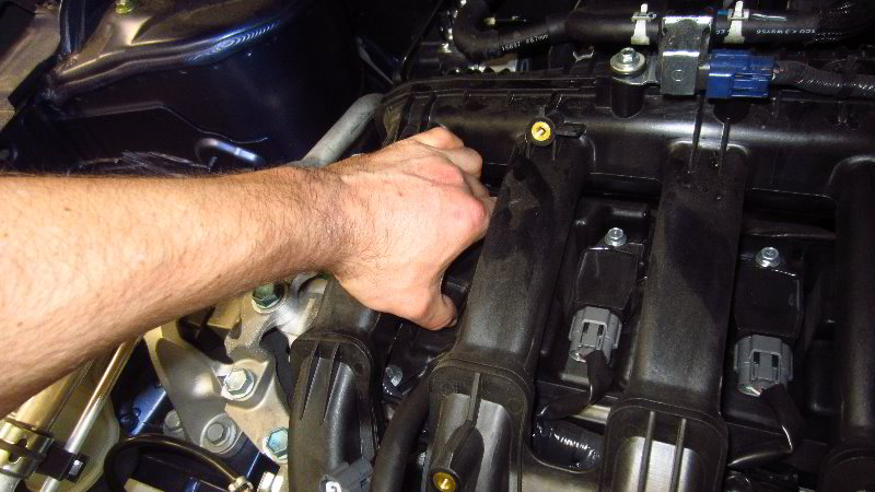 Nissan-Qashqai-Rogue-Sport-Spark-Plugs-Replacement-Guide-019