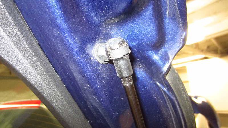 Nissan-Qashqai-Rogue-Sport-Tailgate-Lift-Support-Struts-Replacement-Guide-003