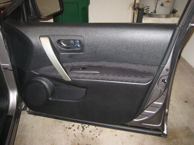 Nissan-Rogue-Interior-Door-Panel-Removal-Guide-001